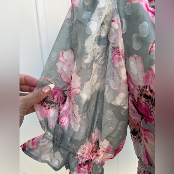 Casual or dress up floral blouse - Picture 3 of 4